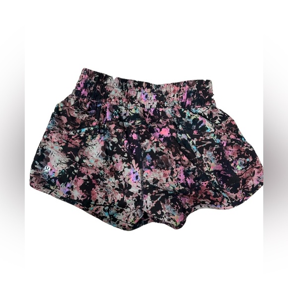Lululemon Tracker Low-Rise Lined Short 4"
Stencil Blossom Red Multi sz 6 - Picture 5 of 6